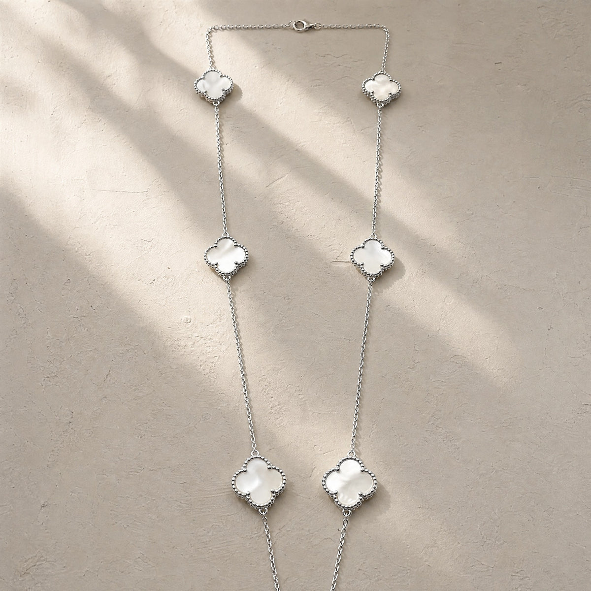 COLLAR ELITE PLATEADO 6 TREBOL - NACAR