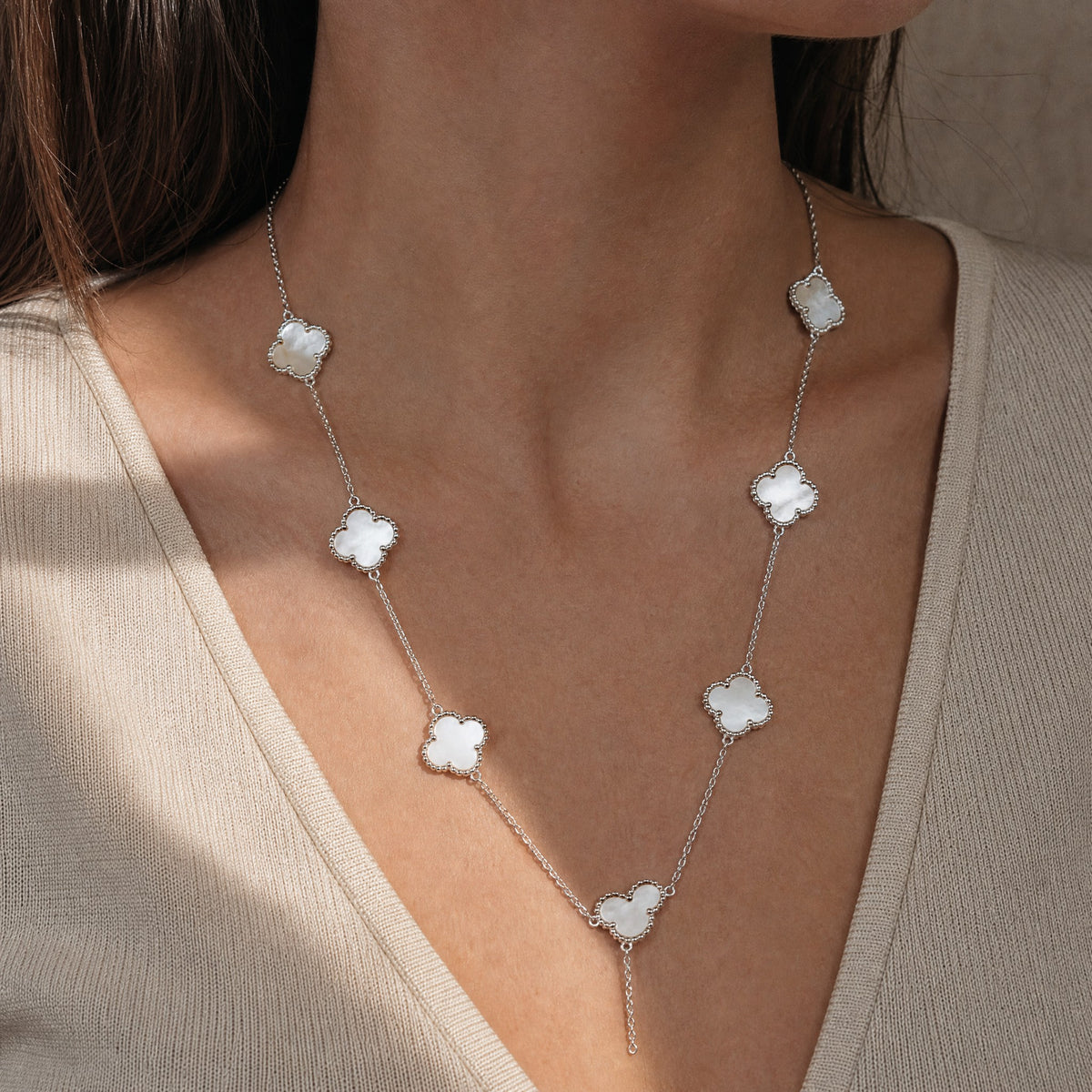 COLLAR ELITE PLATEADO 6 TREBOL - NACAR