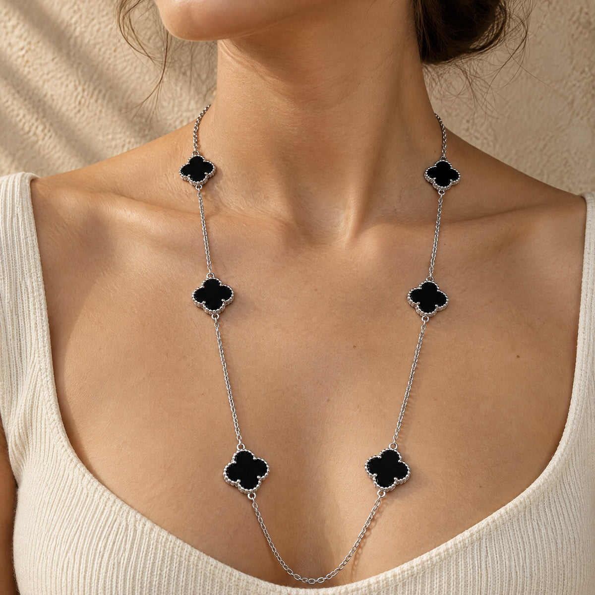 COLLAR ELITE PLATEADO 6 TREBOL - NEGRO