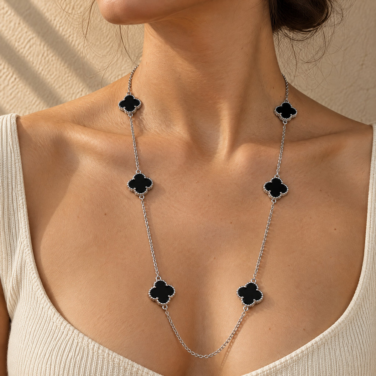 COLLAR ELITE PLATEADO 6 TREBOL - NEGRO