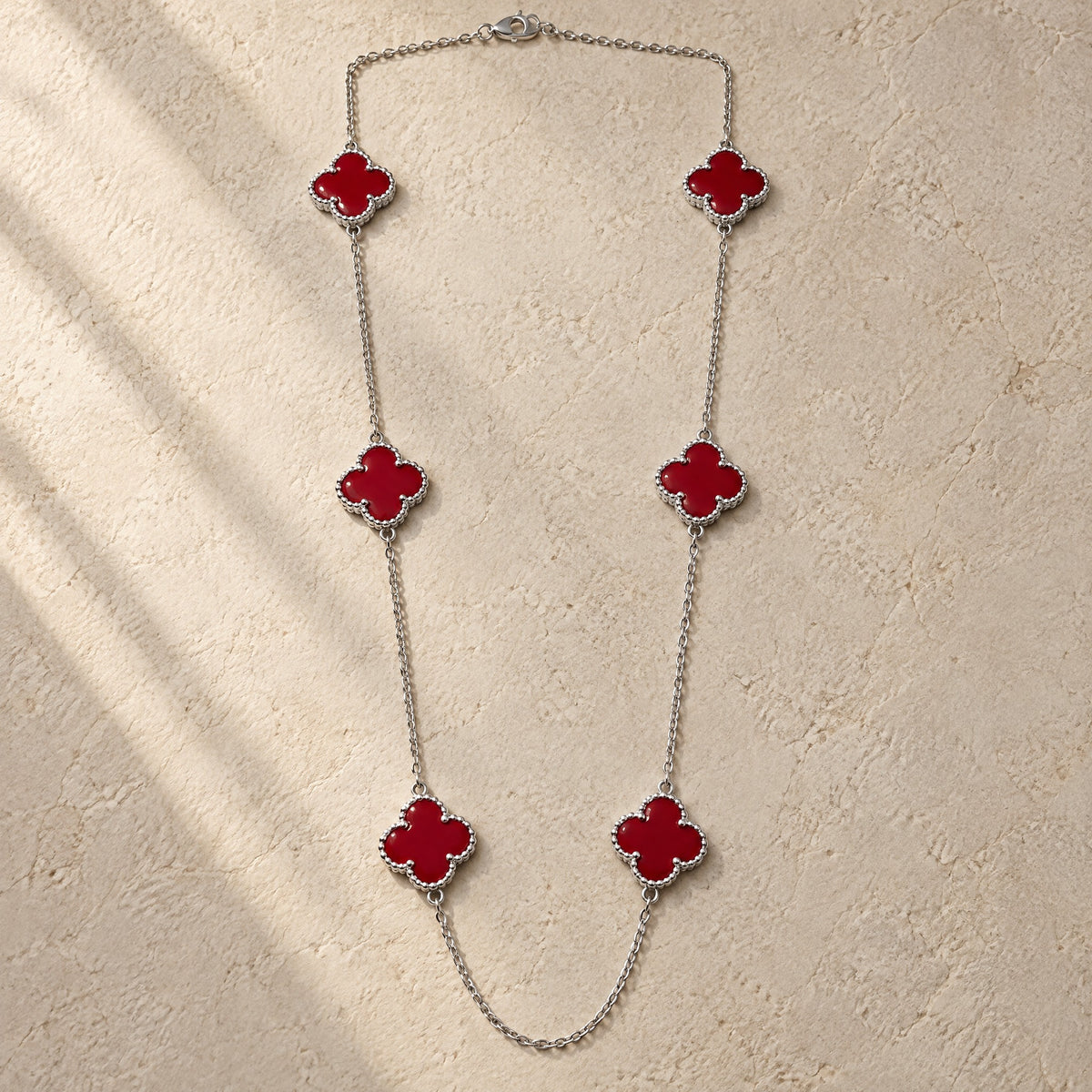 COLLAR ELITE PLATEADO 6 TREBOL - ROJO