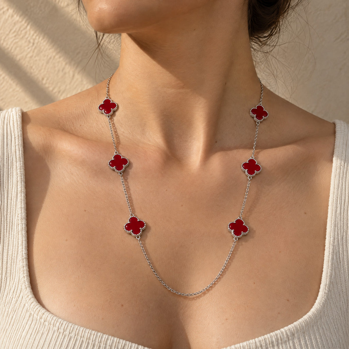 COLLAR ELITE PLATEADO 6 TREBOL - ROJO