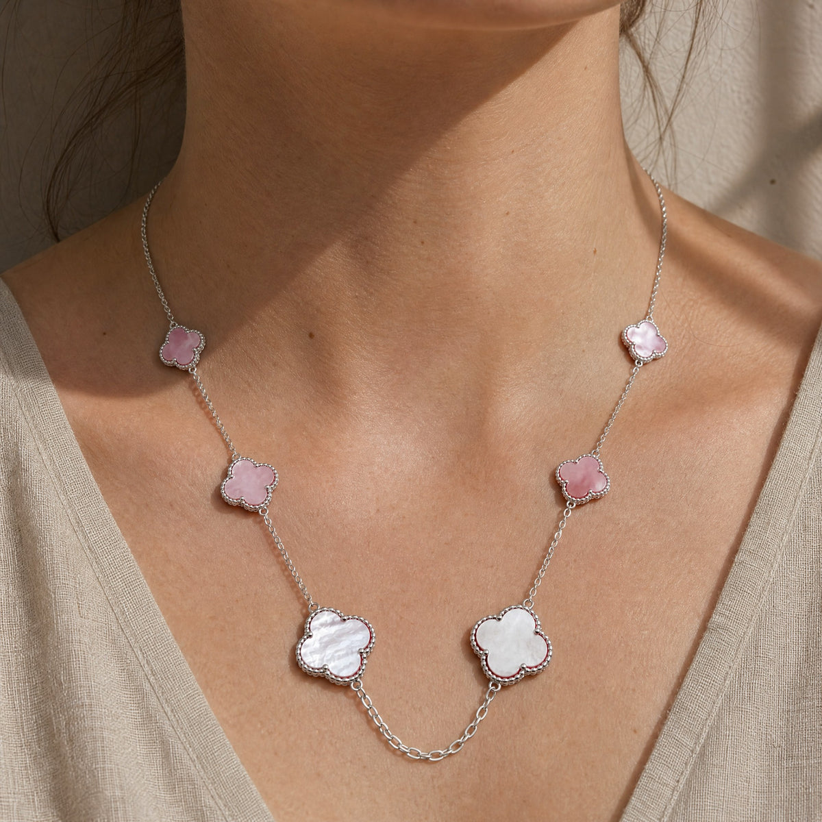COLLAR ELITE PLATEADO 6 TREBOL - ROSA