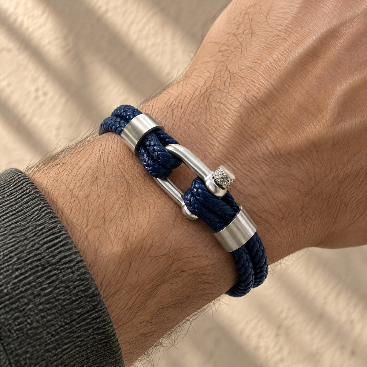 Pulsera Cuero y Mosqueton Azul