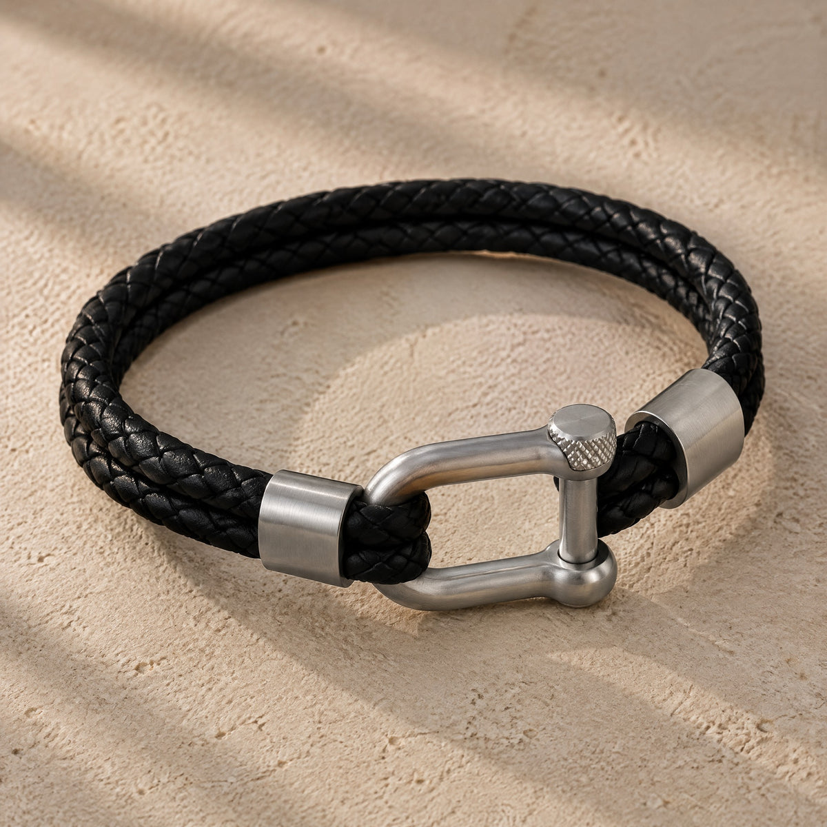 Pulsera Cuero y Mosqueton Negro