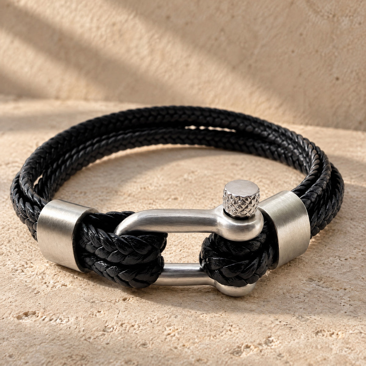 Pulsera Cuero y Mosqueton Negro